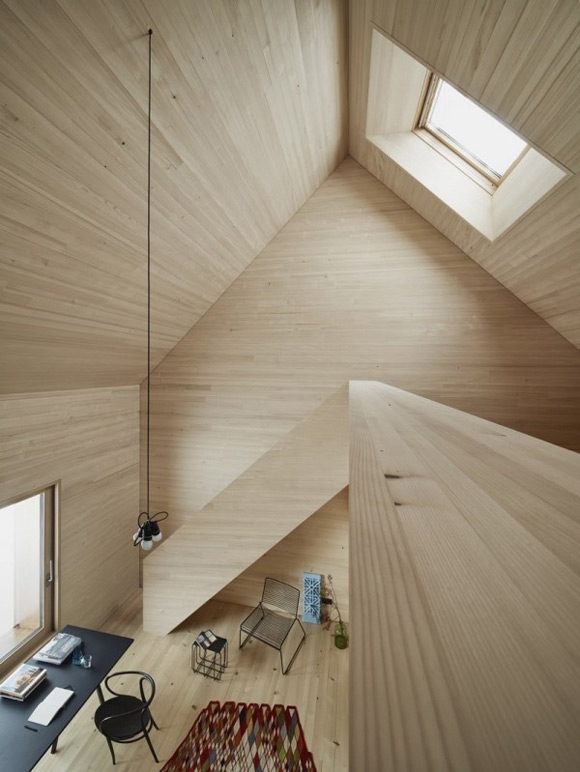 木质简单优雅的仓库式住宅