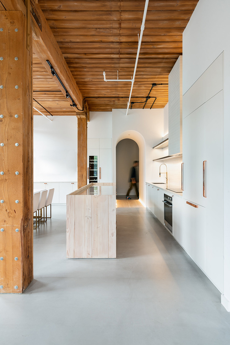 Candy Loftis木质感极强的厨房区域划分 空间设计 第8张
