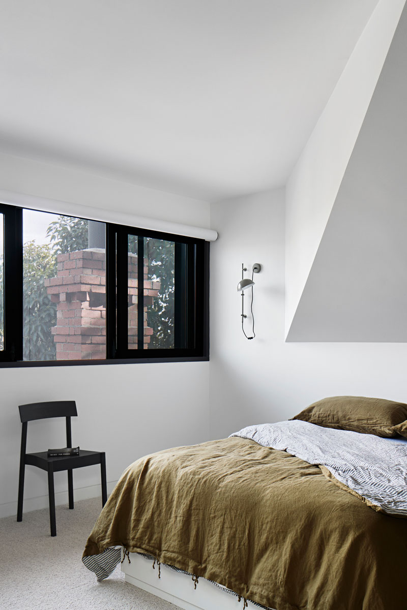 现代简约原木色复式大家庭住宅 空间设计 第10张