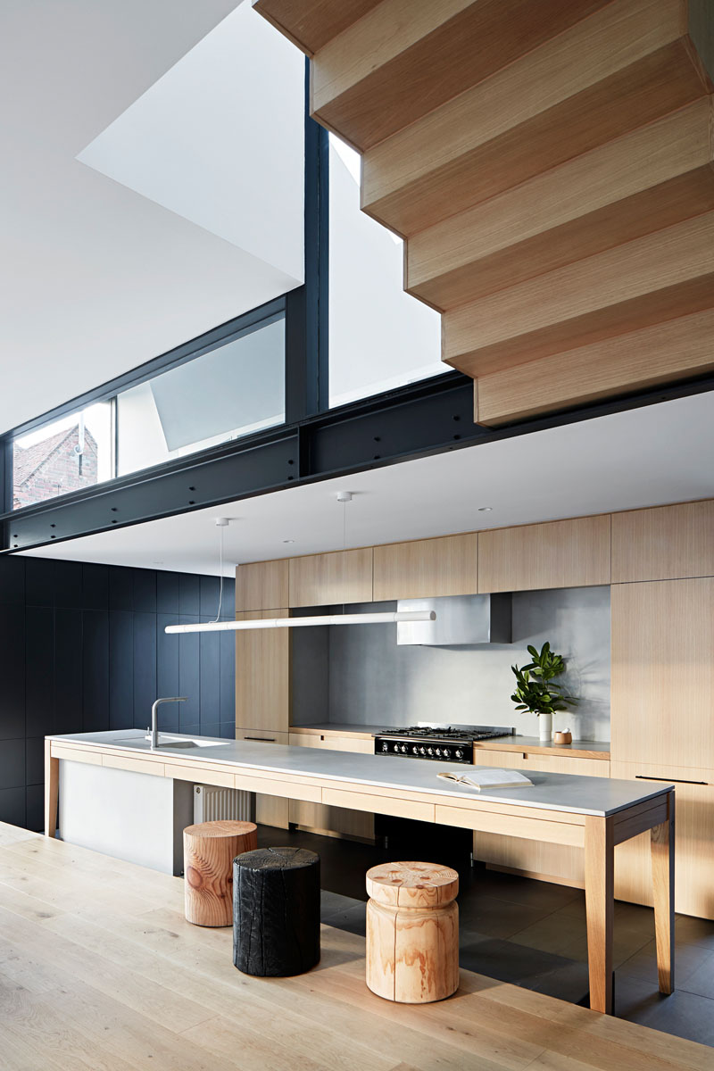 现代简约原木色复式大家庭住宅 空间设计 第4张